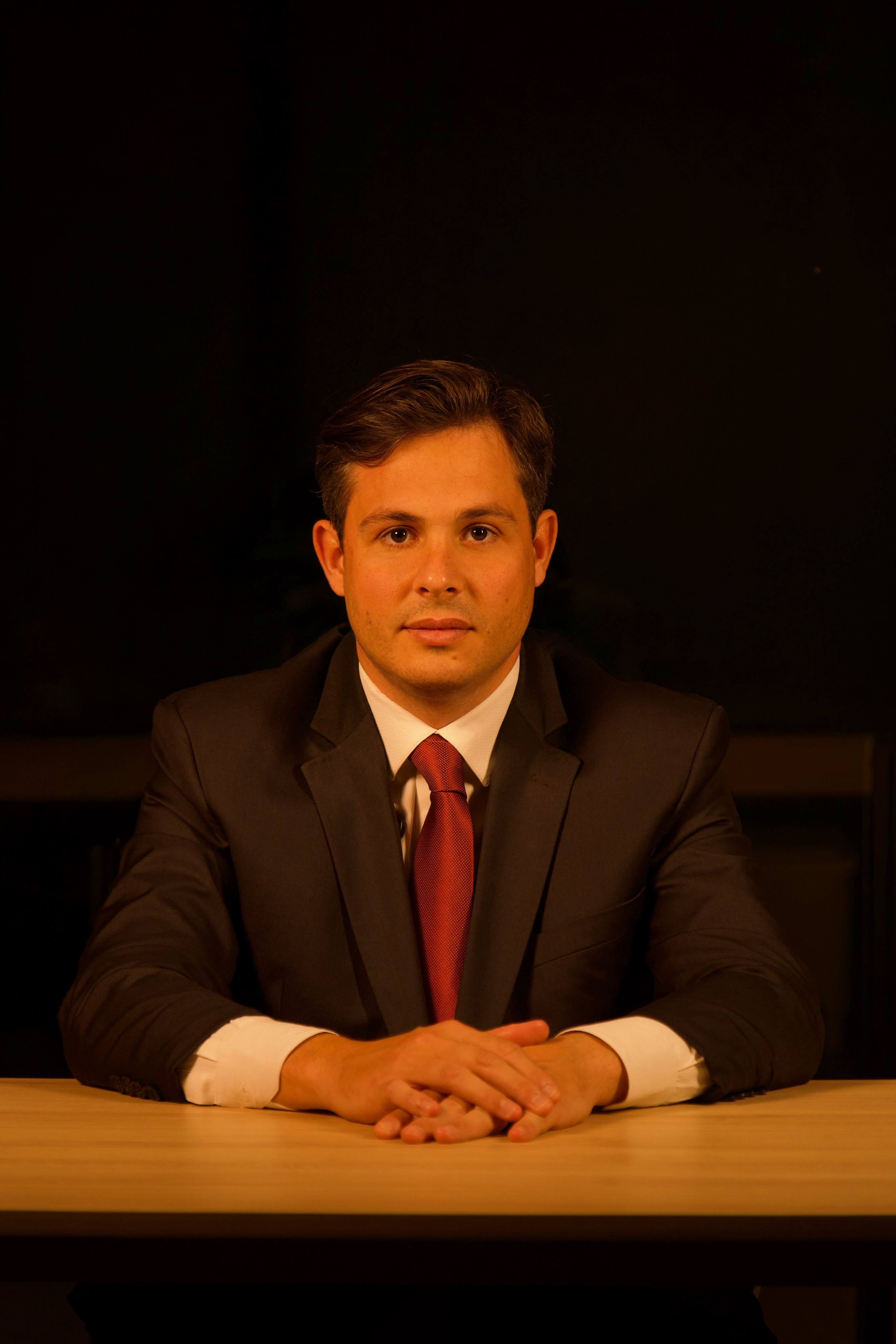 Professor Guilherme Carreira